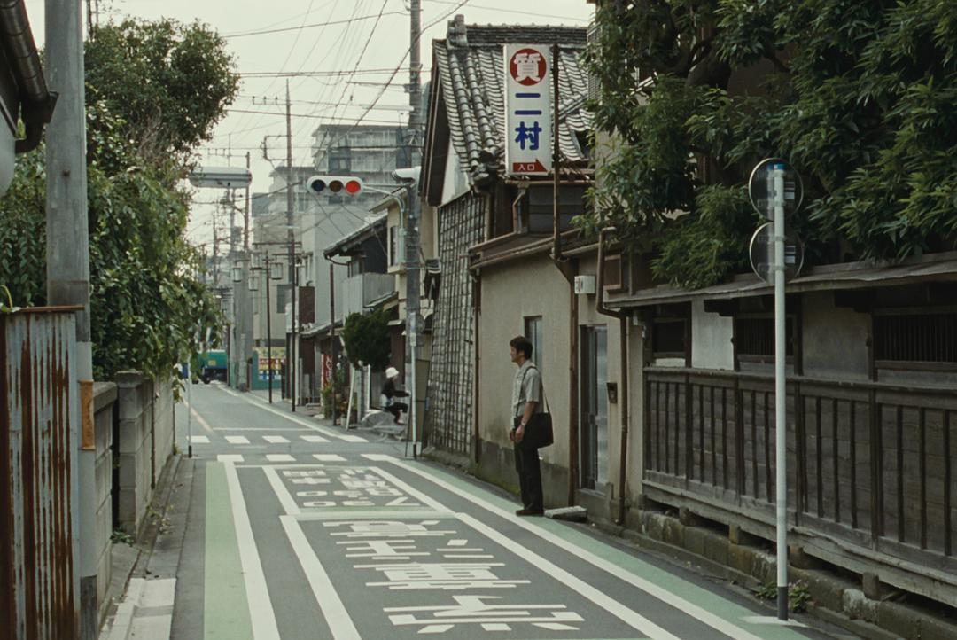 《比海更深》海报