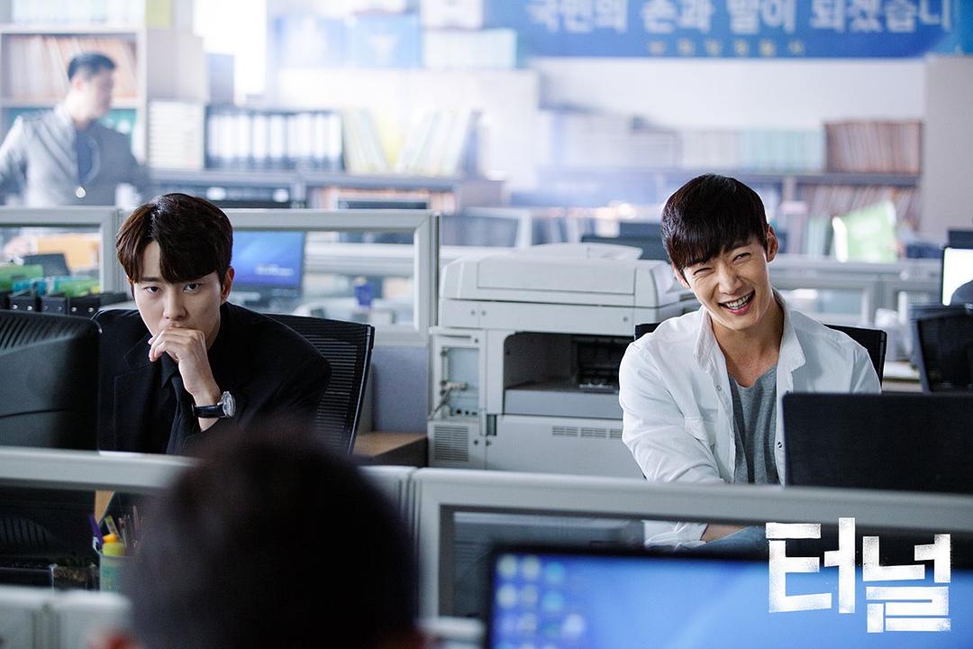 《隧道》剧照第40张图片