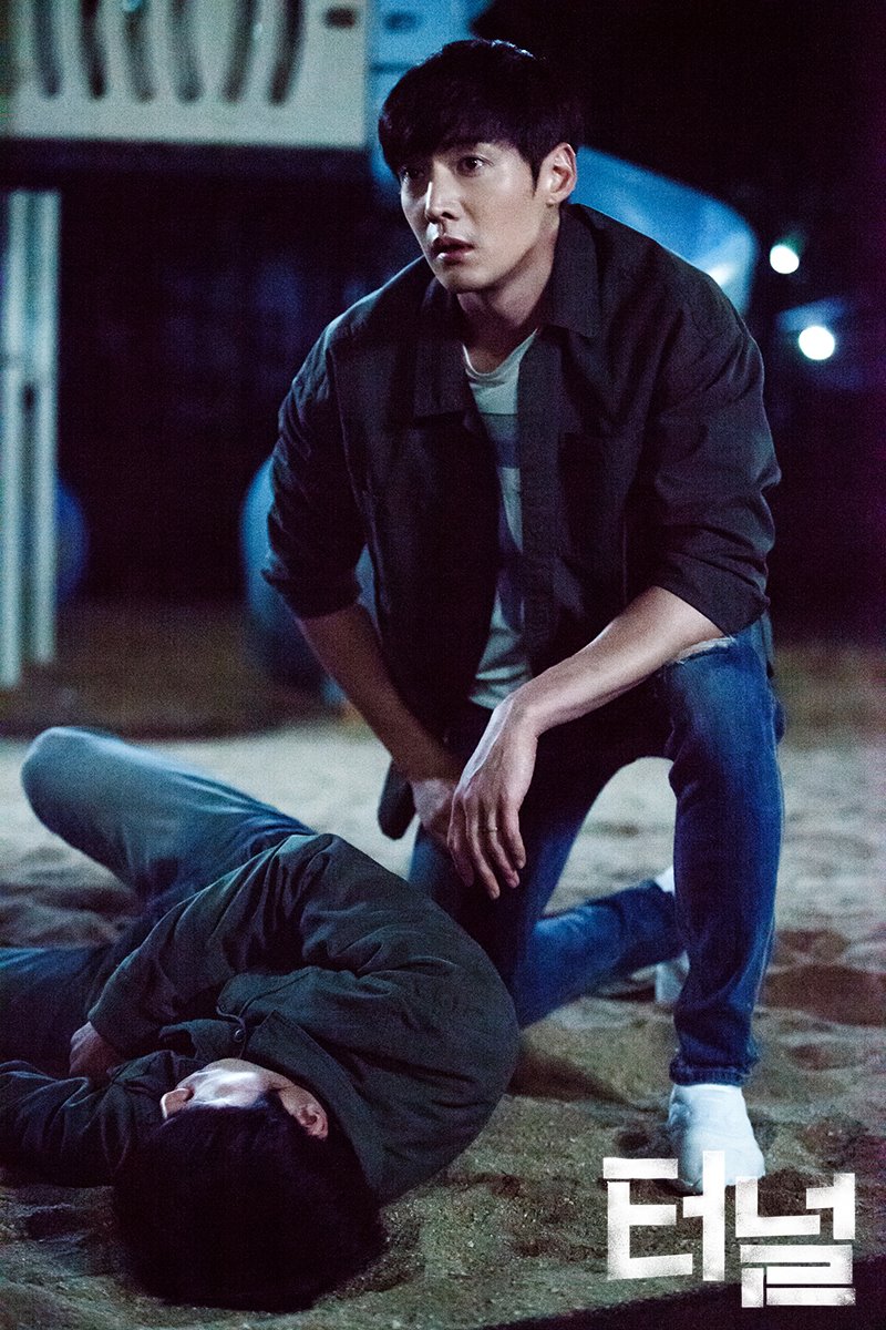 《隧道》剧照第30张图片