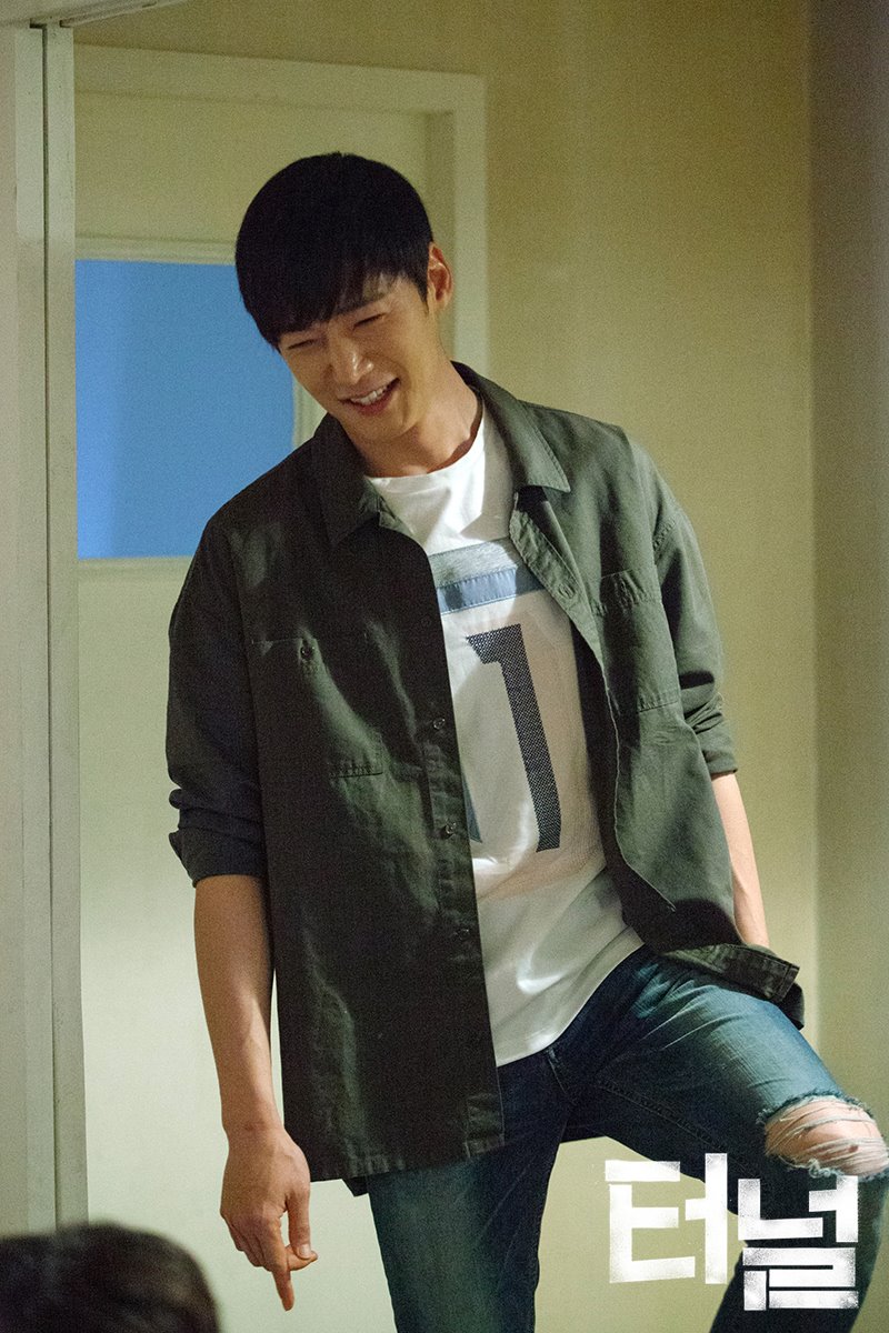 《隧道》剧照第24张图片