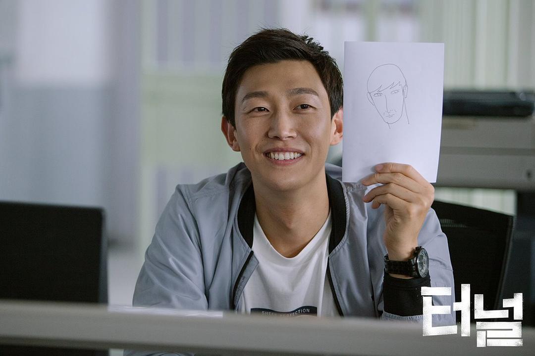 《隧道》剧照第18张图片