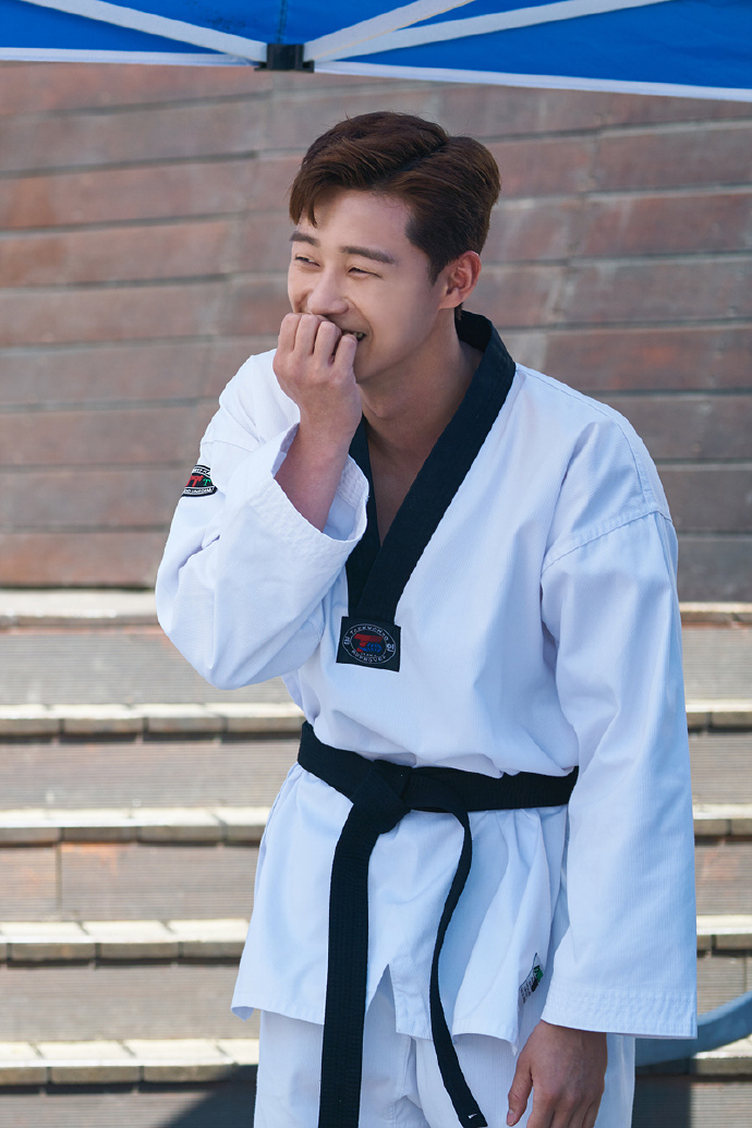 《三流之路》剧照第11张图片