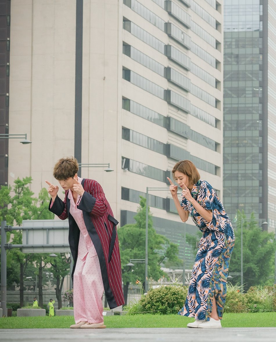 《人孔：奉必梦游仙境》剧照第26张图片