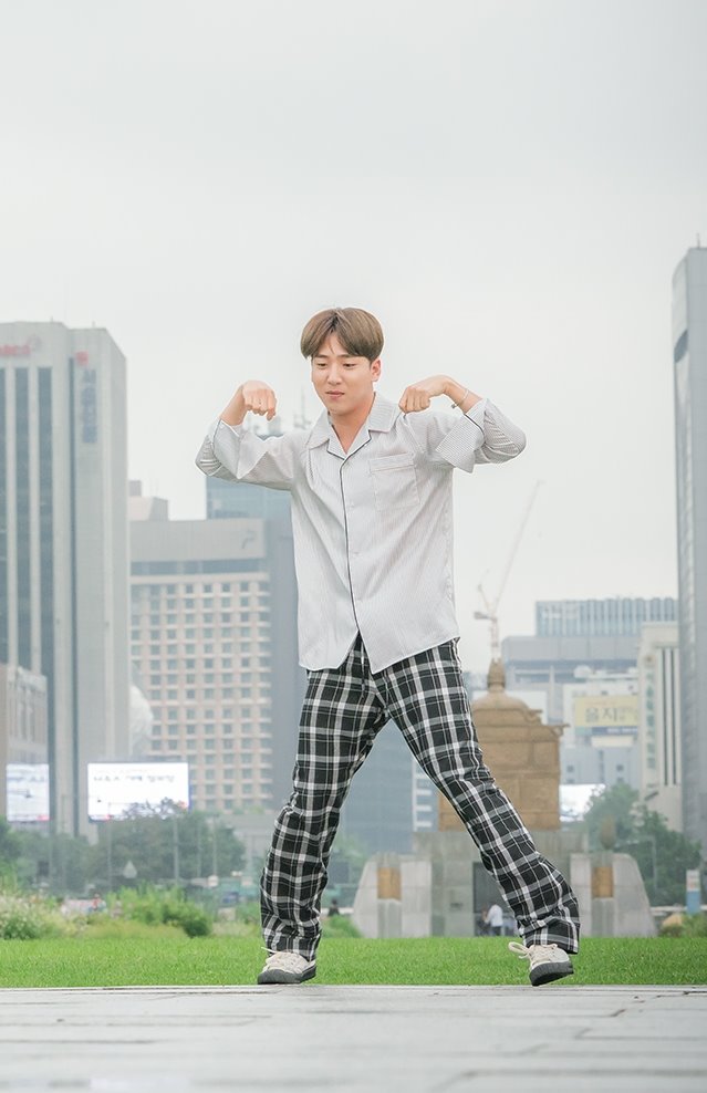 《人孔：奉必梦游仙境》剧照第25张图片