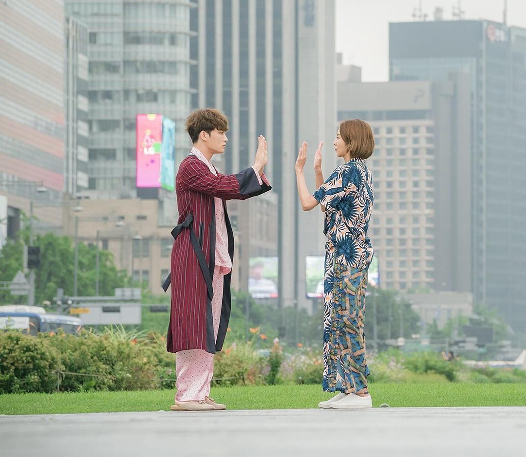 《人孔：奉必梦游仙境》剧照第20张图片