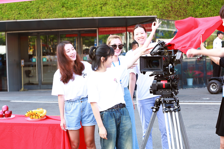 《我和两个他》剧照第27张图片