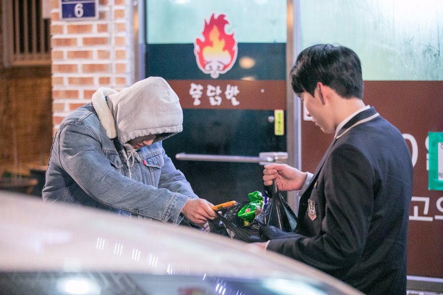 《临终学校》剧照第15张图片