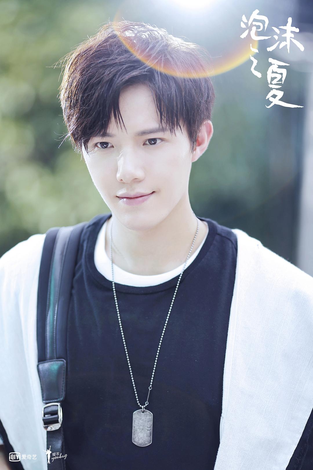 《泡沫之夏》海报第41张图片