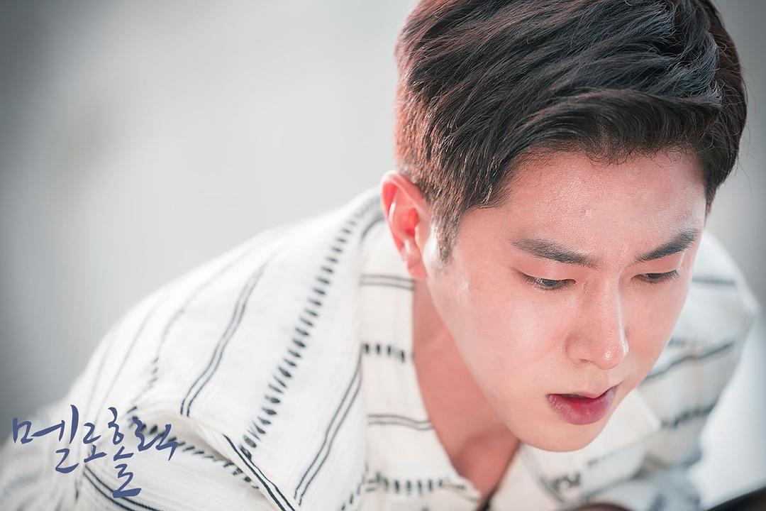 《沉迷爱情》海报第52张图片