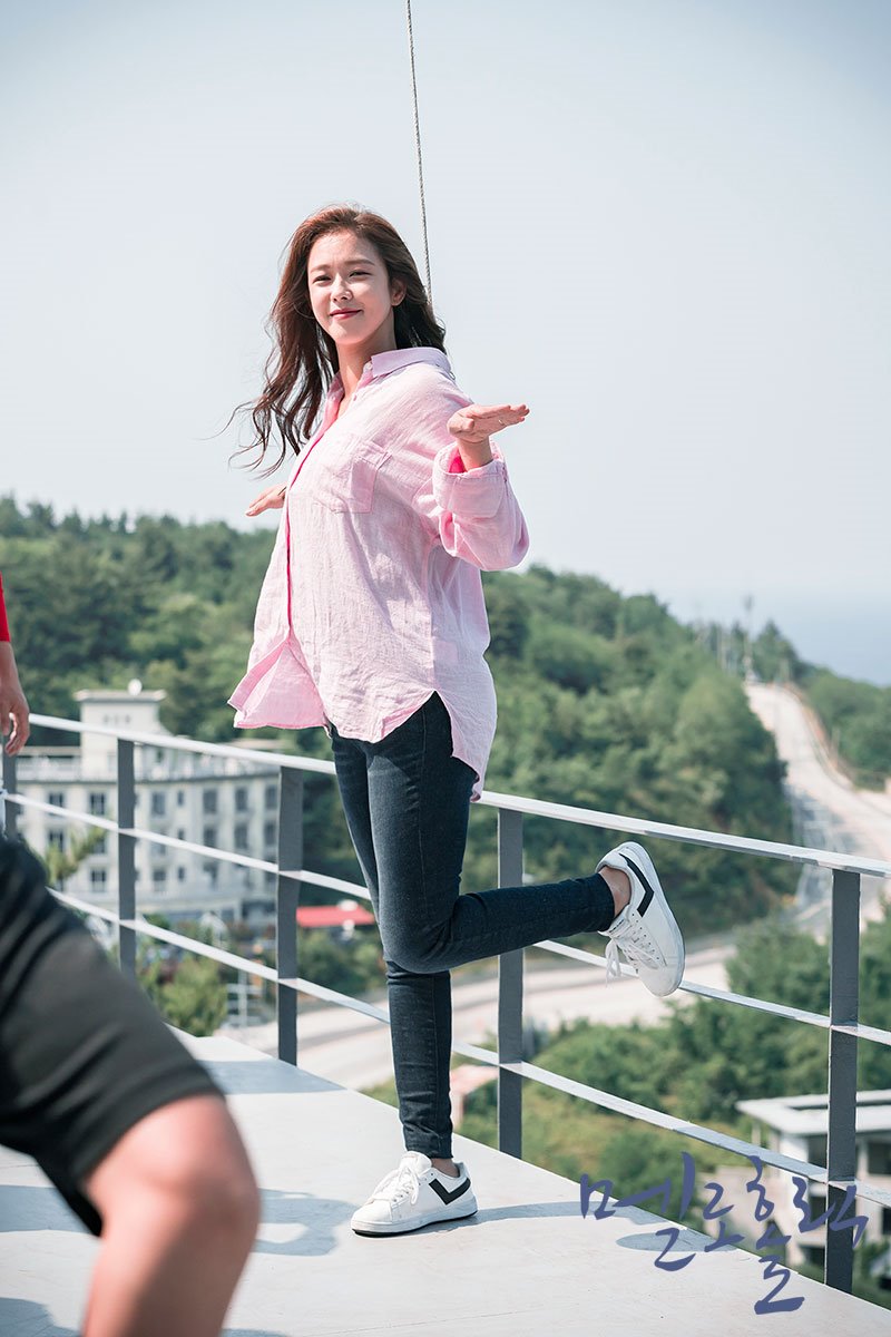 《沉迷爱情》海报第39张图片