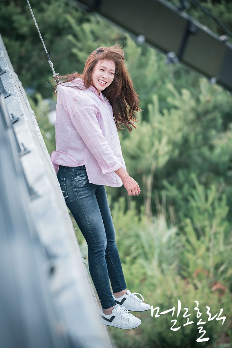 《沉迷爱情》海报第33张图片