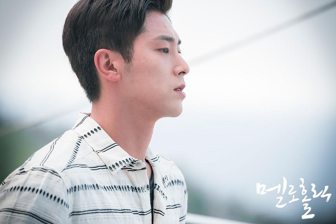 《沉迷爱情》海报第31张图片