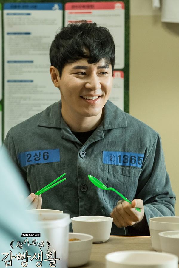 《机智牢房生活》剧照第23张图片