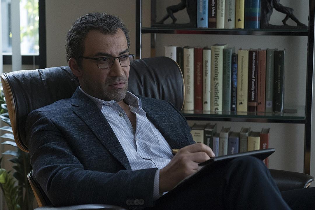 《此时此地》海报