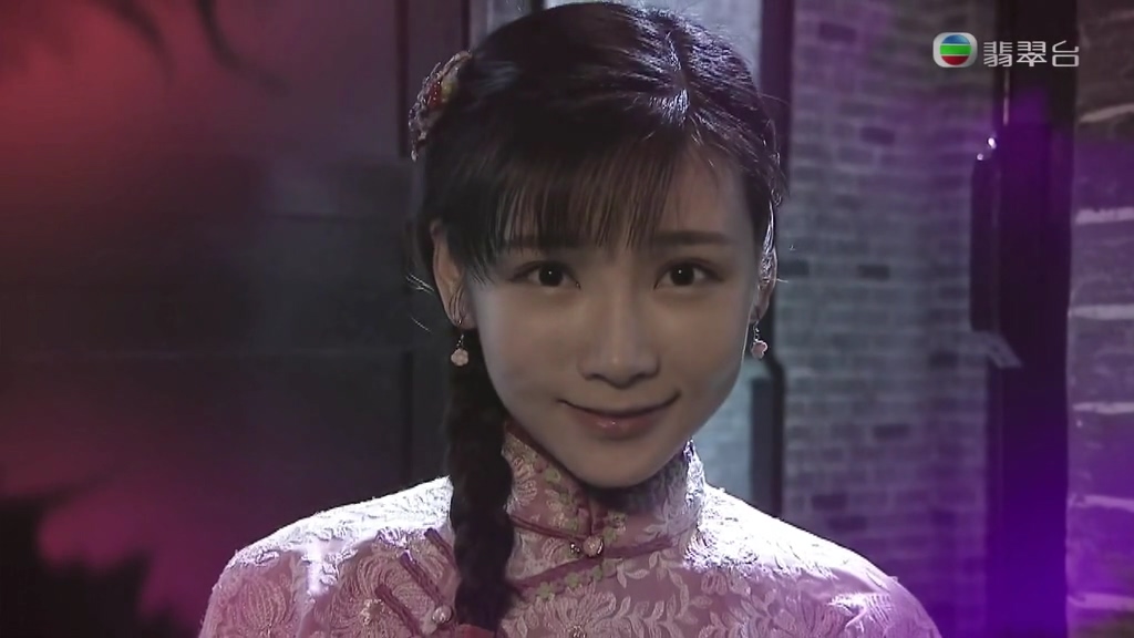 梨涡浅笑，寂寞心锁暗...