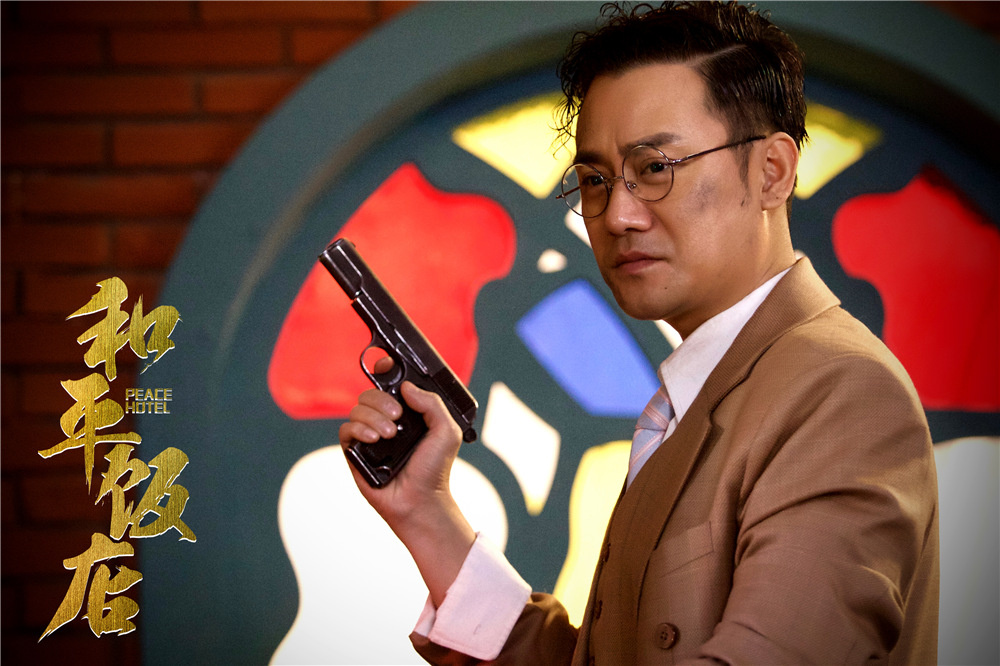 陈冠宁持枪hold住场面