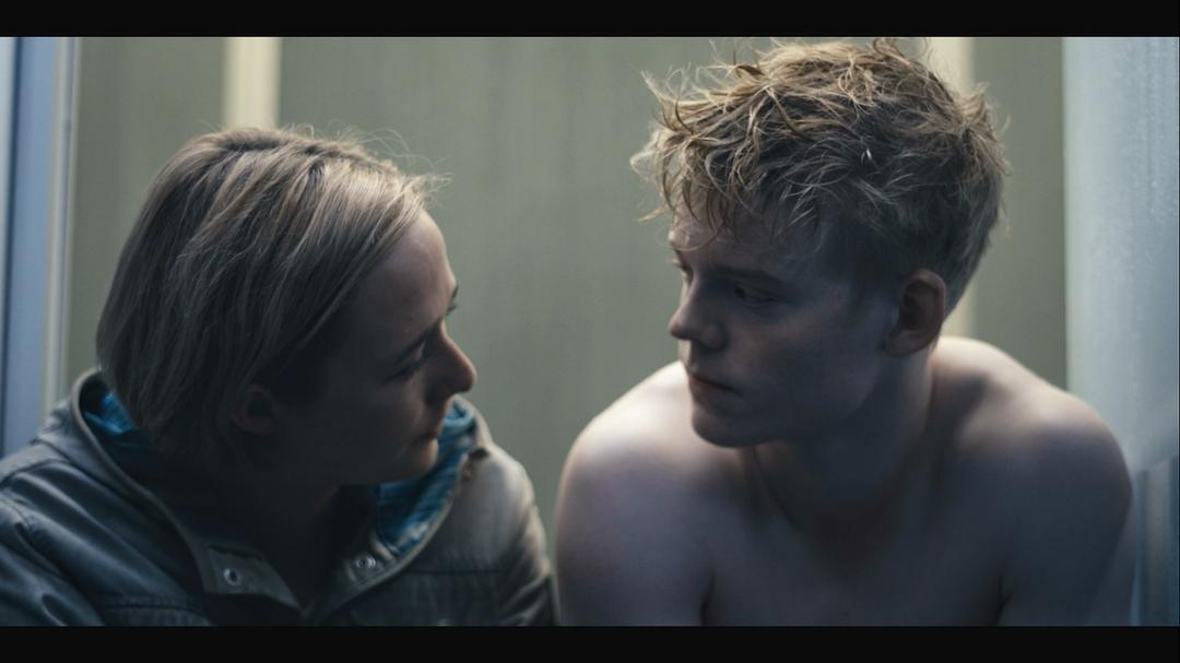 《惨雨第一季》海报第49张图片