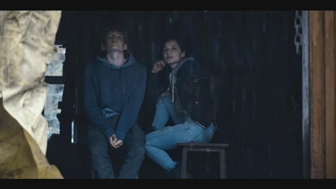 《惨雨第一季》海报第30张图片