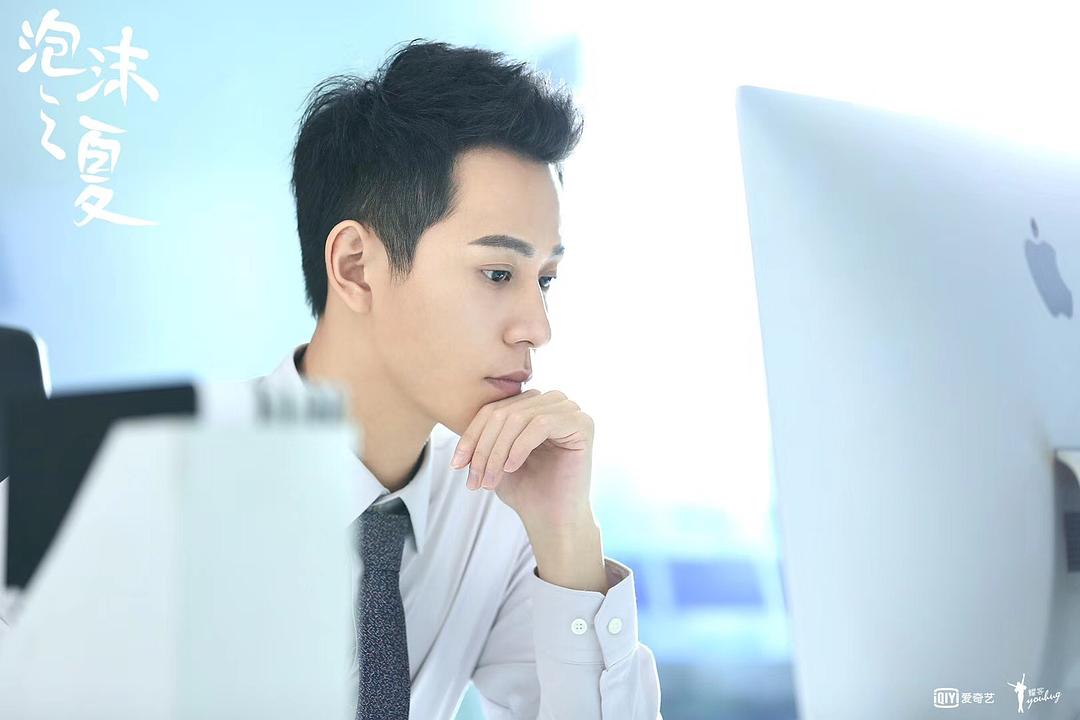 《泡沫之夏》海报第28张图片