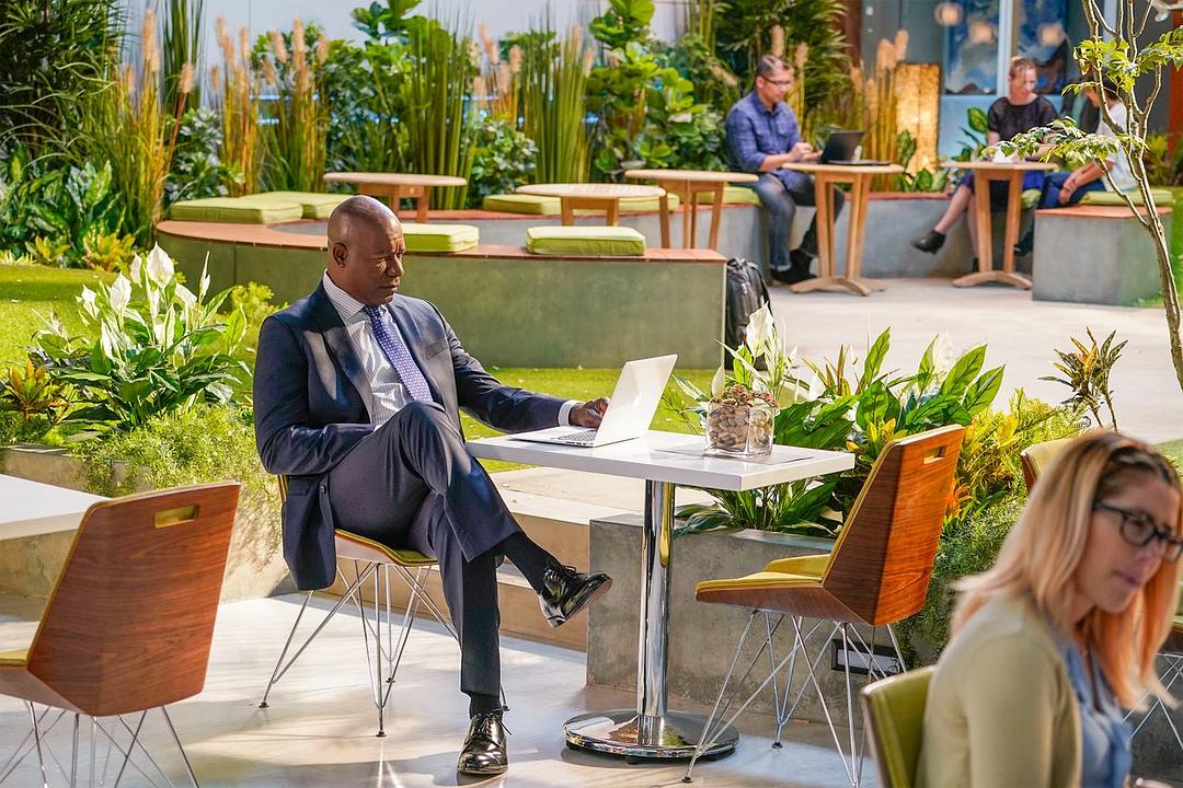 《虚拟幻梦》海报第38张图片