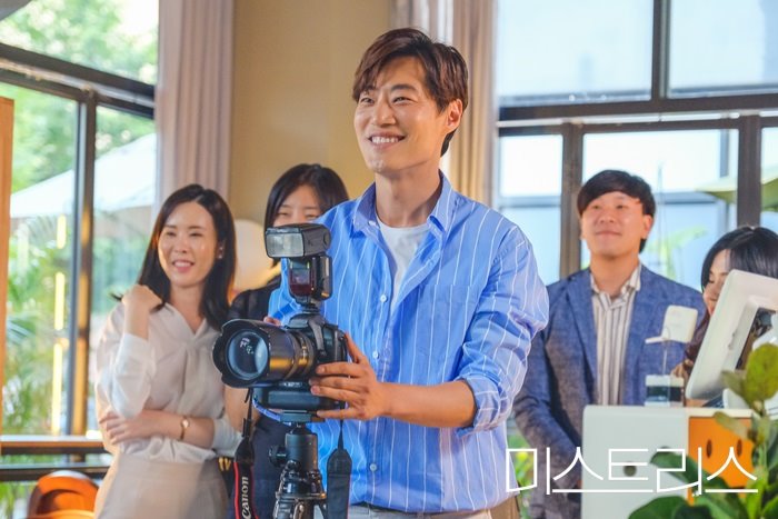 《情妇》剧照第21张图片