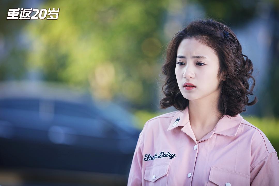 张雅钦神情忧郁