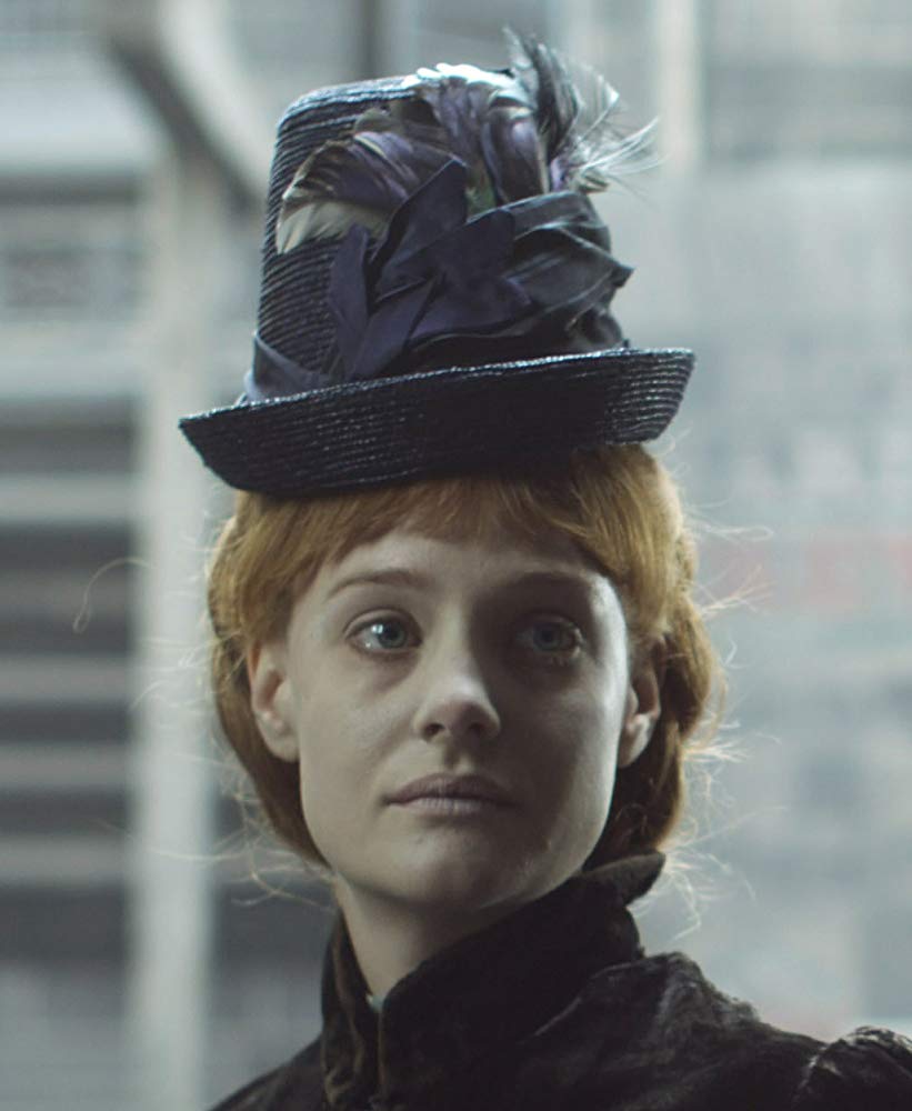 《绛红雪白的花瓣》剧照