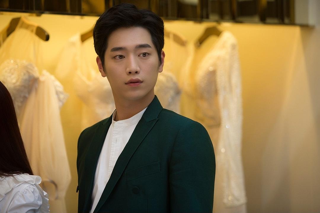 《你也是人类吗?》海报第35张图片