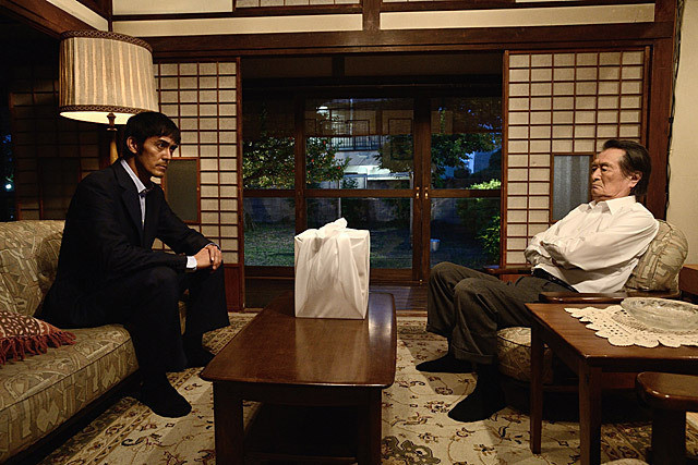 《祈祷落幕时》剧照第15张图片