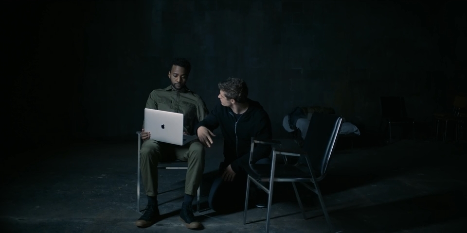 《秃鹰第一季》海报第21张图片