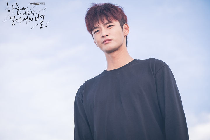 《从天而降的一亿颗星星》剧照第16张图片