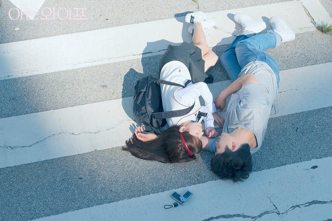 《认识的妻子》剧照第33张图片