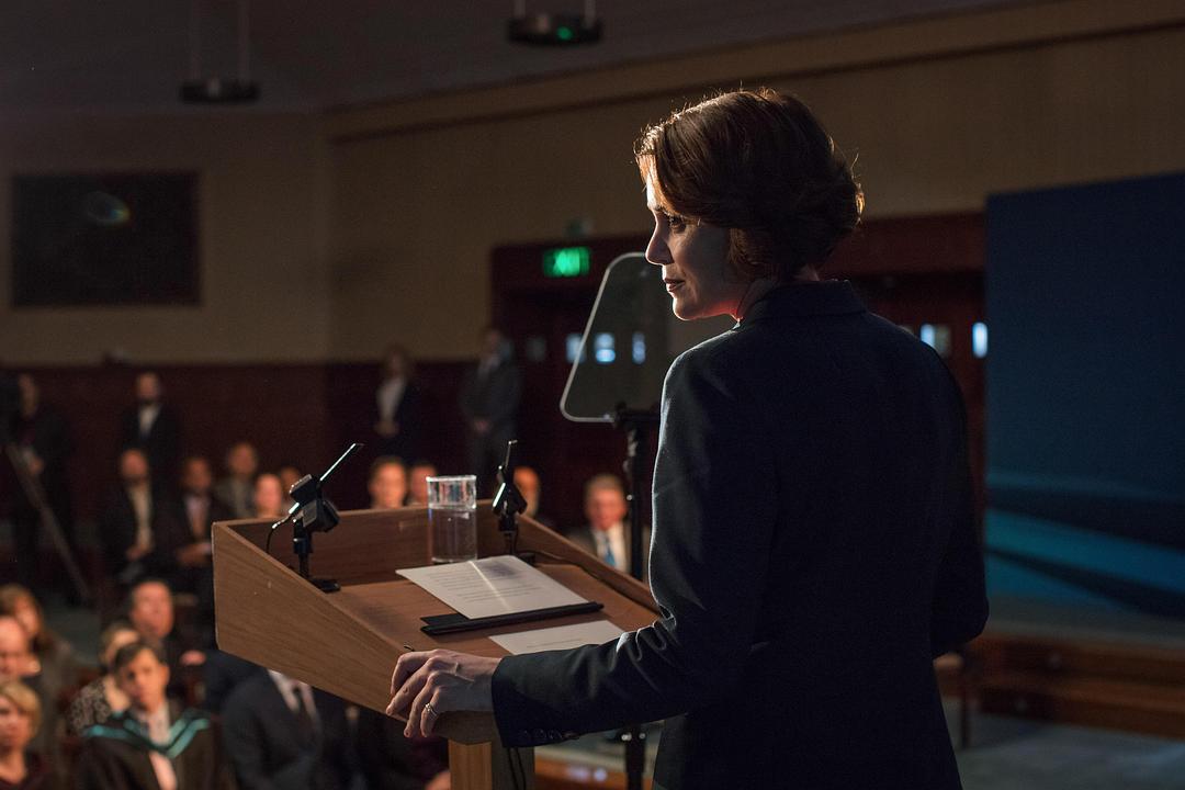 《贴身保镖》海报第19张图片