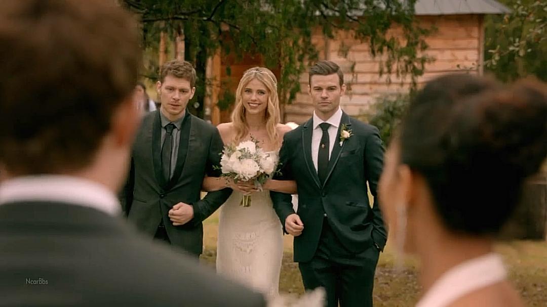 《初代吸血鬼第五季》海报第3张图片