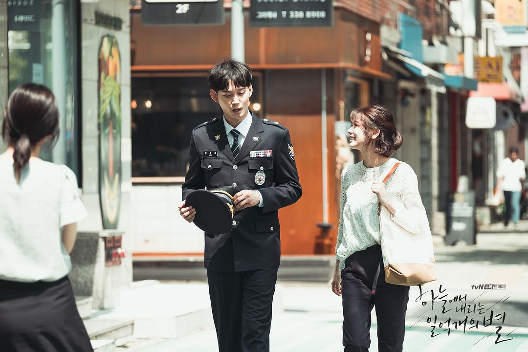 《从天而降的一亿颗星星》剧照第45张图片