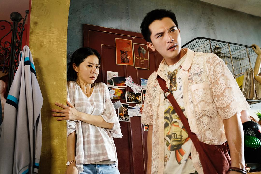 《谁先爱上他的》海报第21张图片