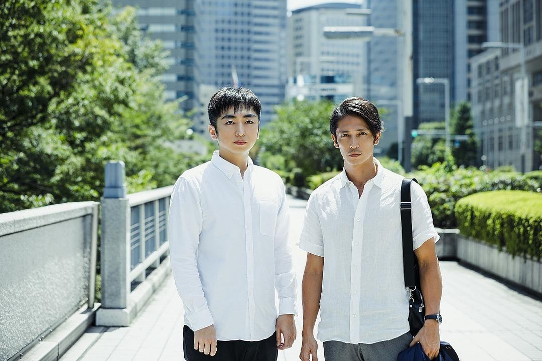 原作者の羽田圭介（左...