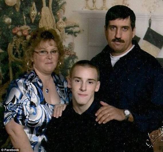 《逃离丹尼莫拉》剧照第41张图片