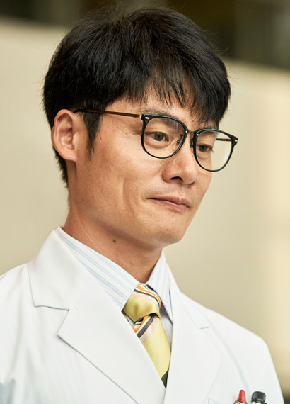 《孤高的手术刀》剧照第22张图片