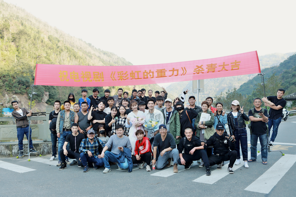 8、电视剧《彩虹的重...