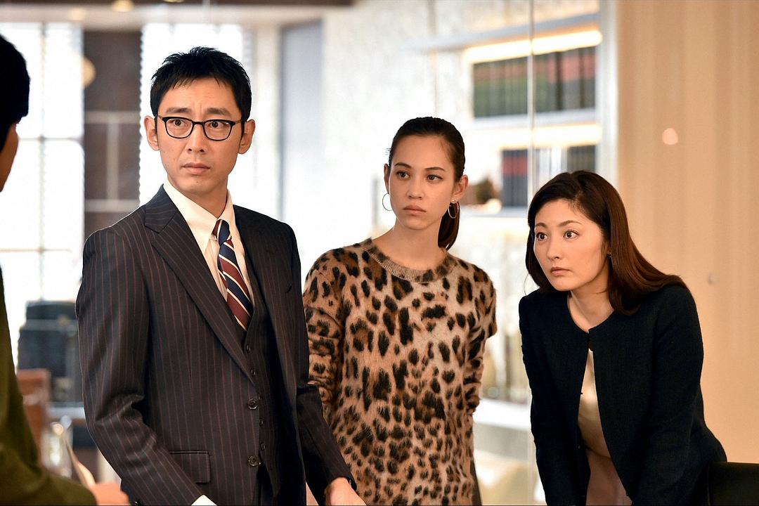 《傲骨贤妻》剧照第13张图片