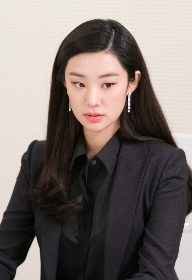 《皇后的品格》剧照第16张图片