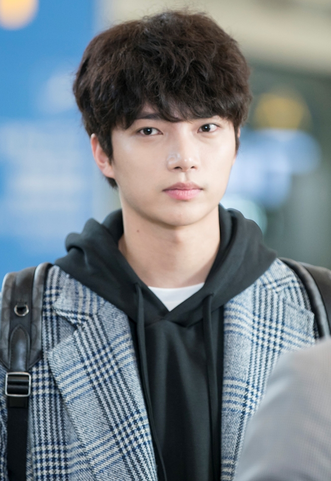 《皇后的品格》剧照第55张图片