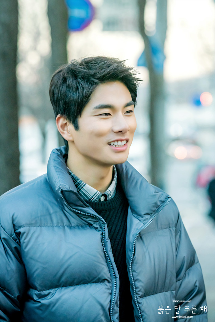 《赤月青日》海报第45张图片