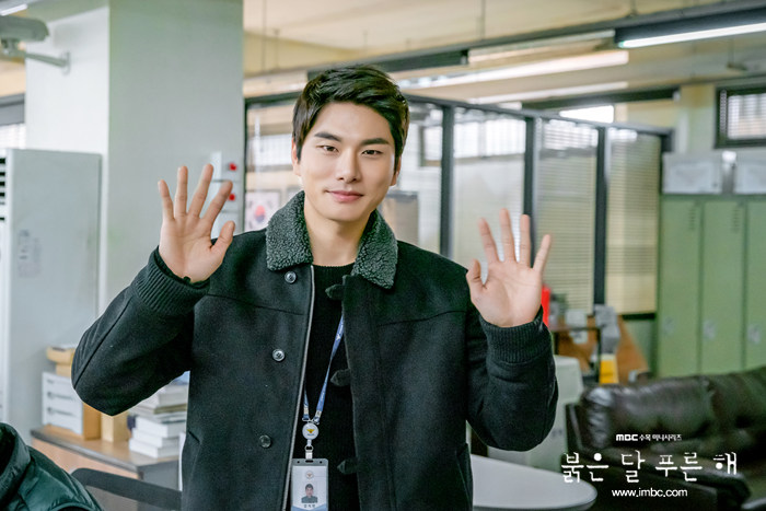 《赤月青日》剧照