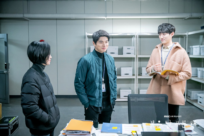 《赤月青日》剧照