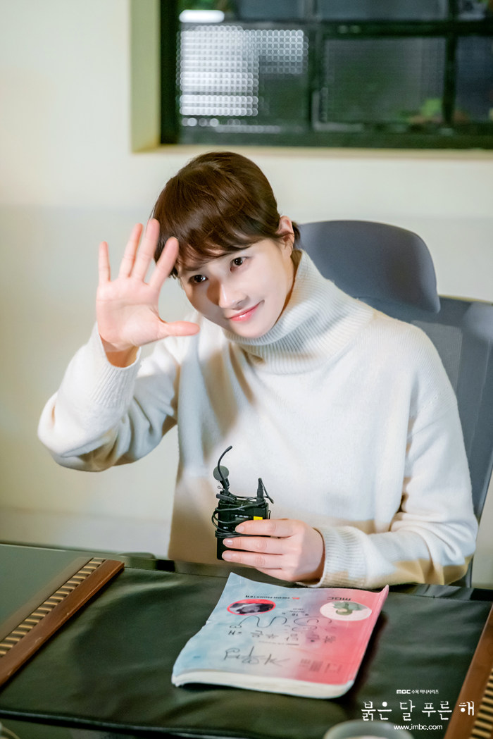 《赤月青日》剧照