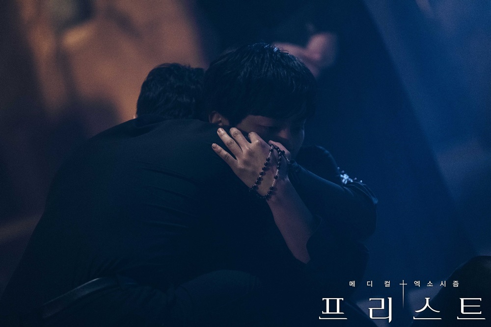 《司祭》海报第50张图片