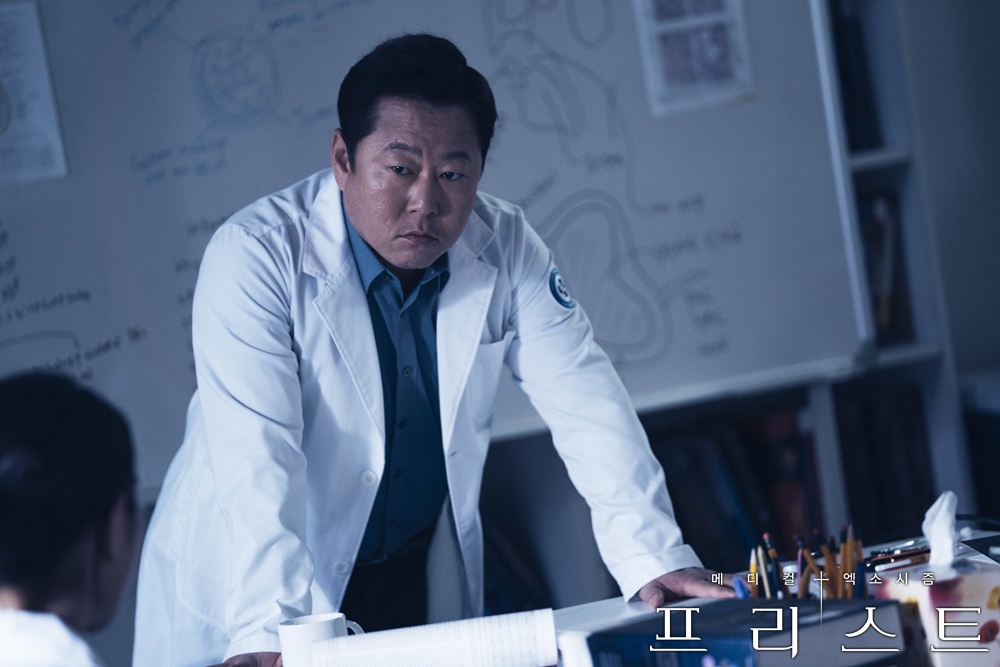 《司祭》海报第36张图片