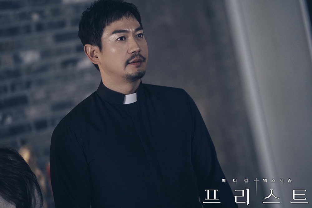 《司祭》海报第26张图片